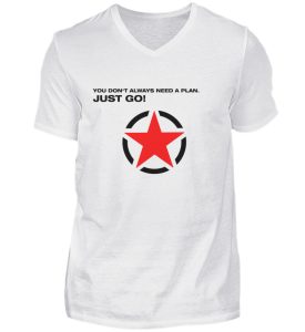 JUST GO1 Black Red Star - Herren V-Neck Shirt-3